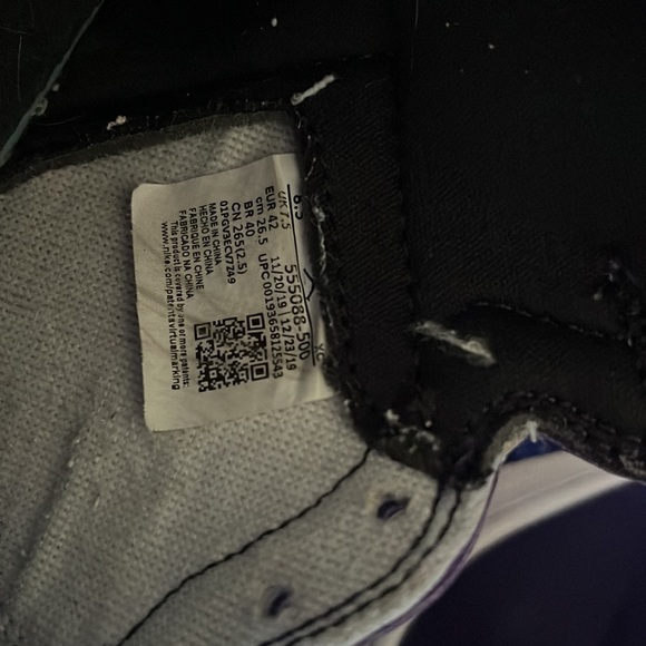 Air Jordan 1 retro high og lightly used good condition price is negotiable - Picture 5 of 9